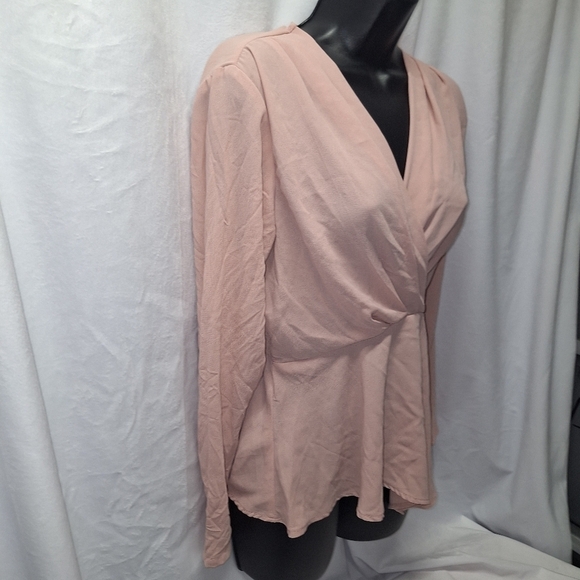 Fashion nova medium blouse - Picture 2 of 5